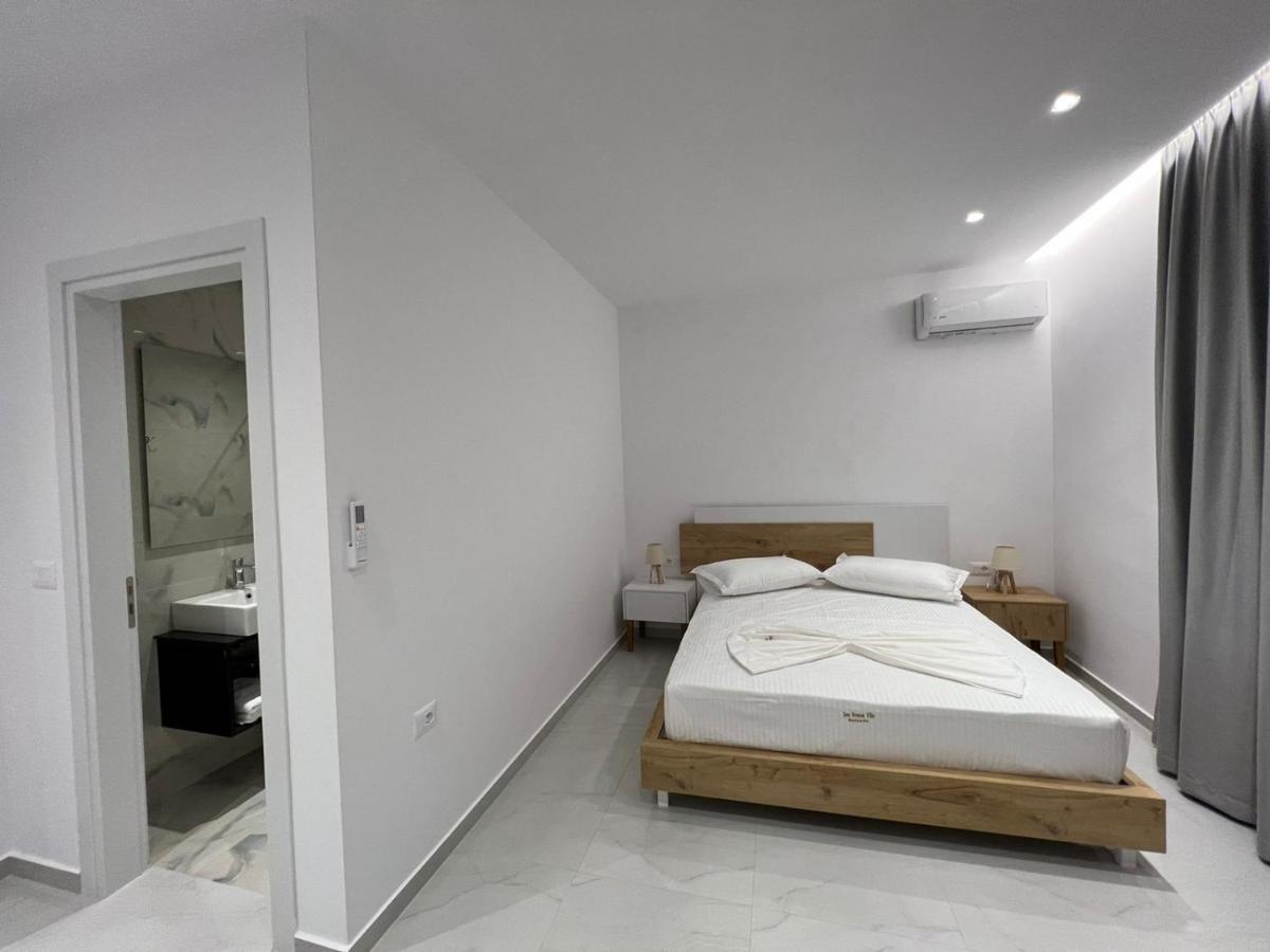 Sea Breeze Villa Sarandë Exterior foto